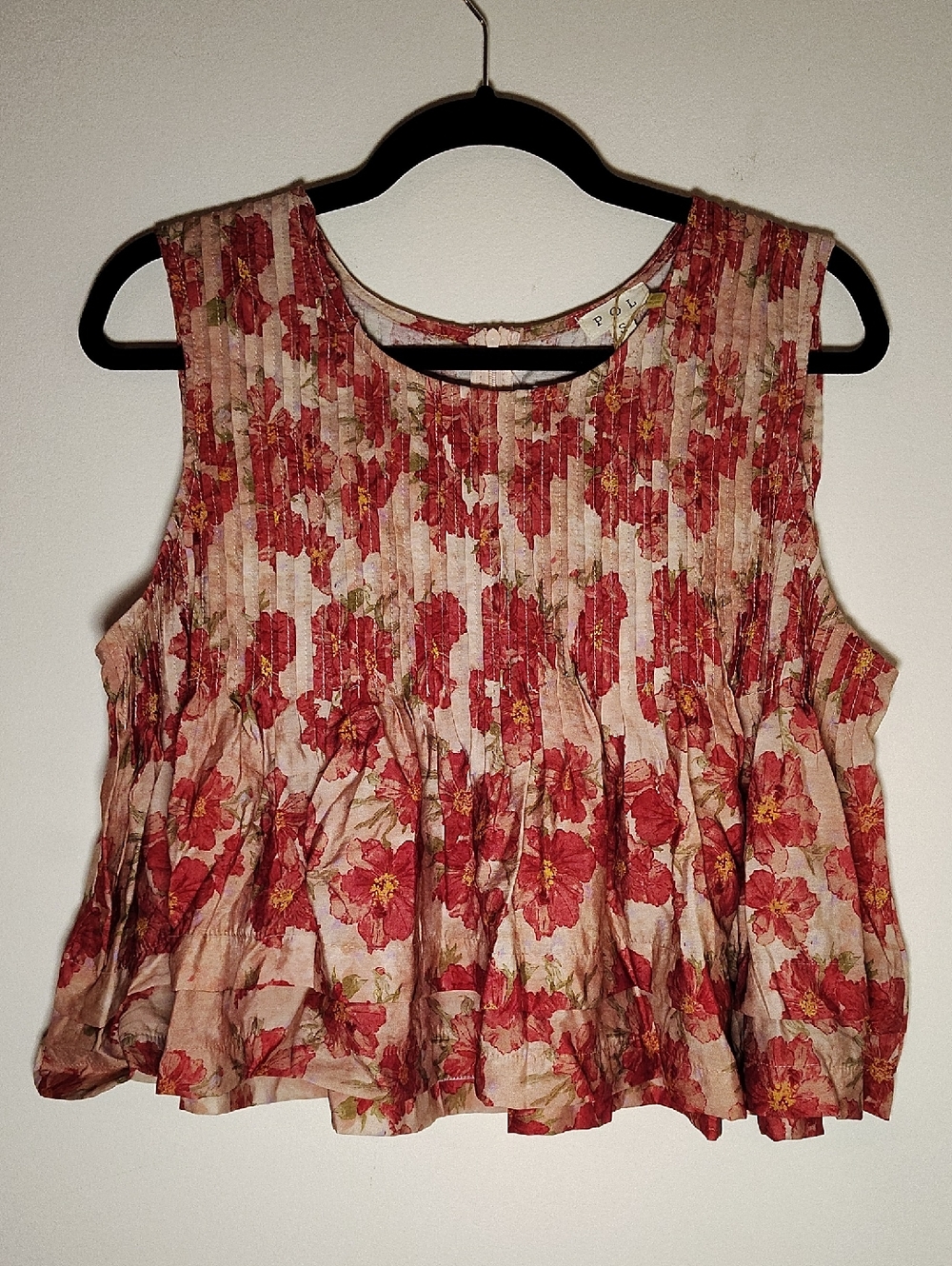 POL Sleeveless Cropped Red Floral Pleated Women’s Top